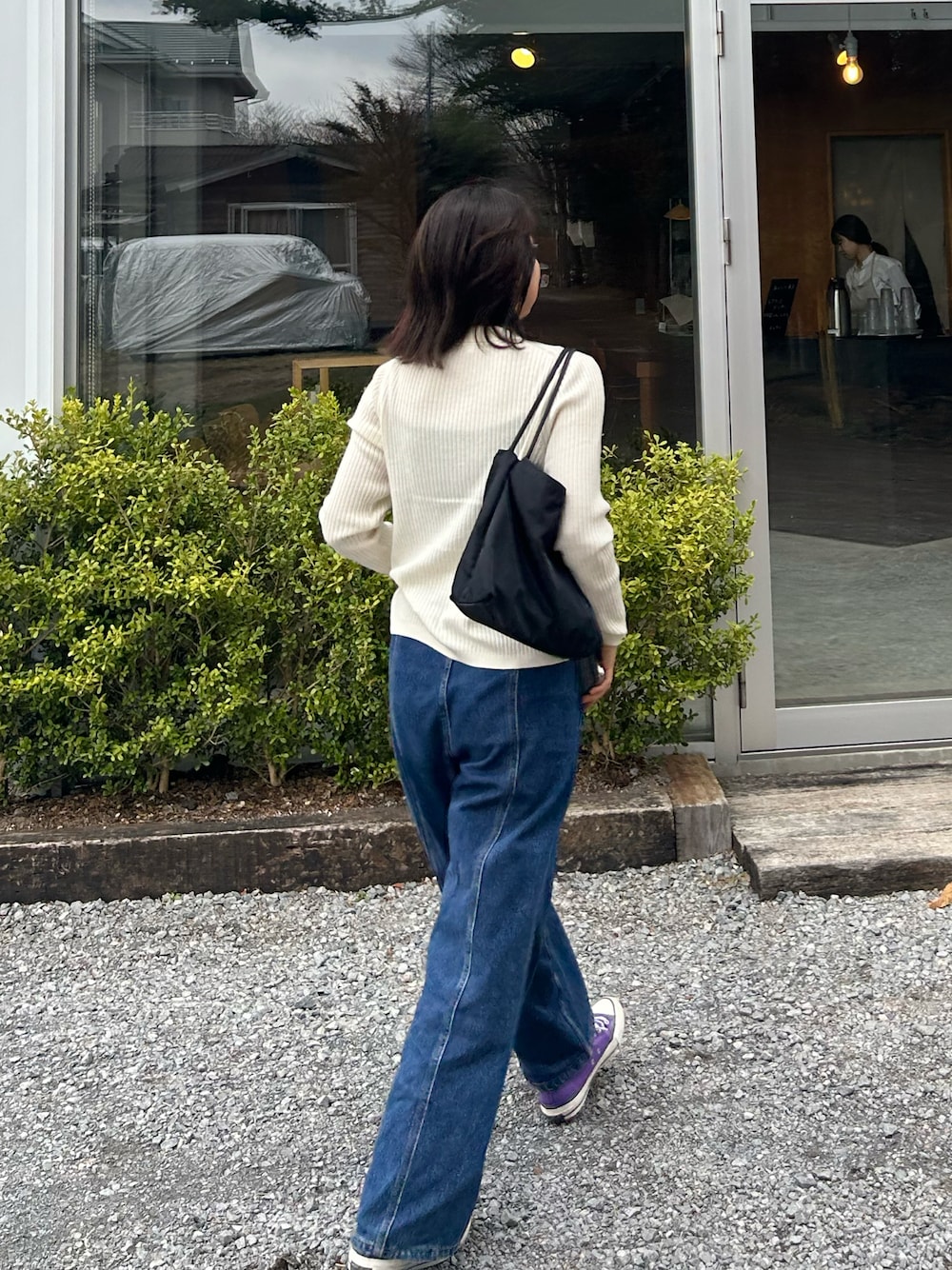 「大人カジュアル、きれいめカジュアル、デニム、スニーカー女子、ユニクロ、ohotoro、converse、骨格ナチュラル、春コーデ、いいね、save、フォローお願いします🤑」｜「UNIQLOのアイテム（ニット/セーター、ホワイト系）」を使った、sinoca☺︎さん（骨格ナチュラル・レディース・165cm）の春コーディネートの1枚目の写真