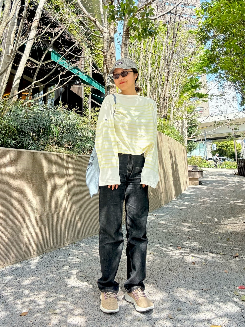 「大人カジュアルコーデ、春色、スニーカーコーデ、ボーダートップス、デニムコーデ、ロンT、パタゴニア、studior330、allbirds、骨格ナチュラル、いいね、save、フォローお願いします🤑」｜「patagoniaのアイテム（キャップ、その他）」を使った、sinoca☺︎さん（骨格ナチュラル・レディース・165cm）の春コーディネートの1枚目の写真