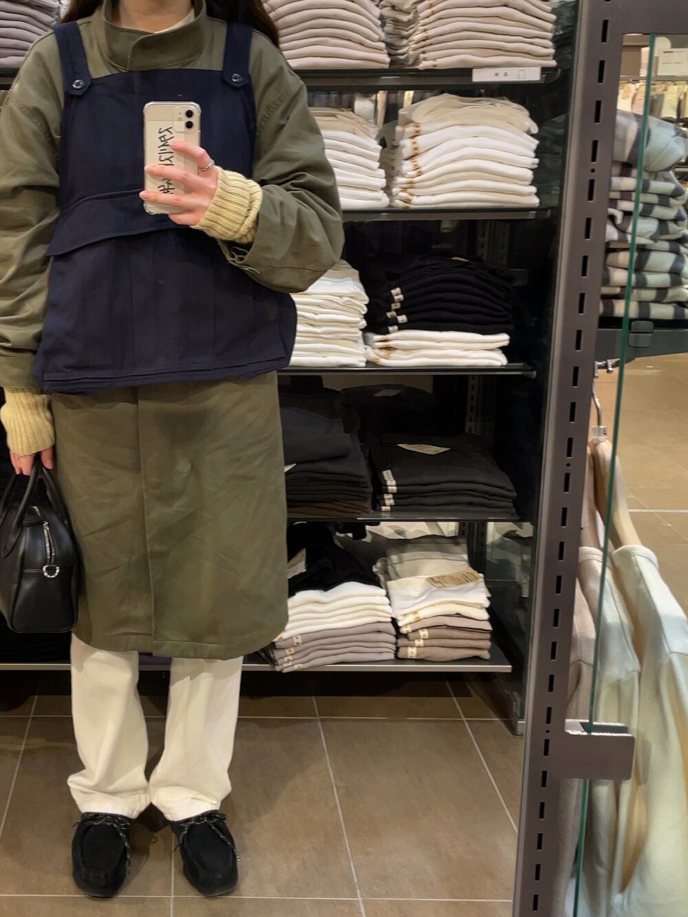 「BROWN by 2-tacs、clarks、ワラビー、ゴアテックス、ビブラムソール」｜「Clarks Originalsの【Clarks / クラークス】WALLABEE GORE-TEX（その他シューズ、ブラック系）」を使った、　Ⓜ️さん（レディース・161cm）の冬コーディネートの1枚目の写真