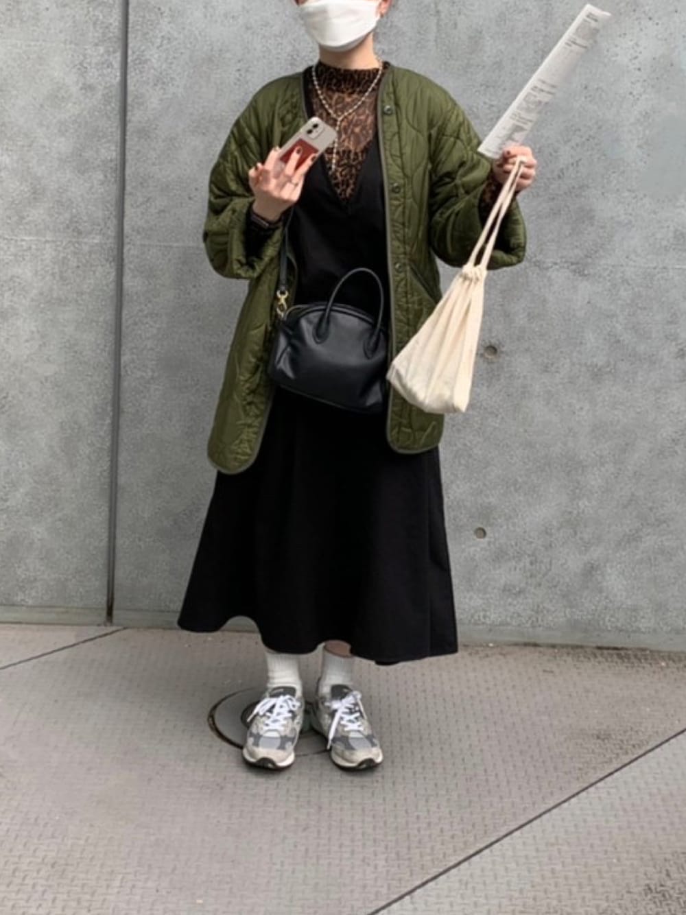 「秋コーデ、レオパード、ライナーコート、ワンピース、ニューバランス、nb992、美術館コーデ、シンプル」｜「NEW BALANCEの【New Balance】M992 ローカットスニーカー WOMEN（スニーカー、グレー系）」を使った、　Ⓜ️さん（レディース・161cm）の秋コーディネートの1枚目の写真