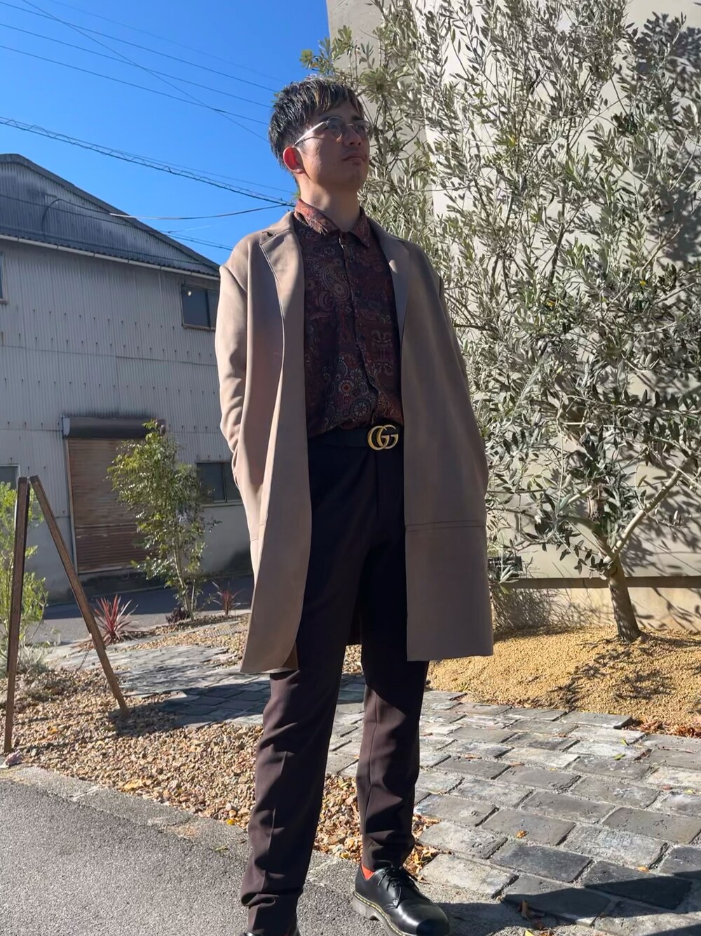 「休日スタイル、おしゃれさんと繋がりたい、メンズファッション、メガネ男子、今日のコーデ、大人コーデ、シャツ好き集まれ、コート、秋冬コーデ、カフェオレコーデ」｜「ZARAのアイテム（シャツ/ブラウス、ブラウン系）」を使った、ゆうぱちさん（メンズ・180cm）の冬コーディネートの1枚目の写真