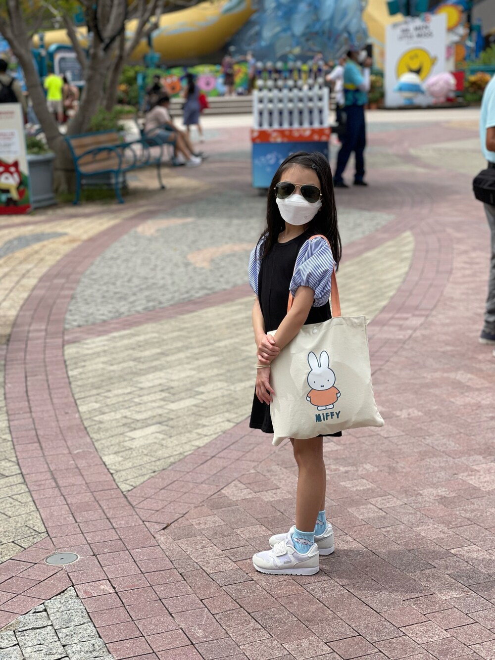 「GLOBAL WORKのアイテム（ワンピース、ブラック系）」を使った、YuriFannyKitさん（キッズ・120cm）の夏コーディネートの1枚目の写真