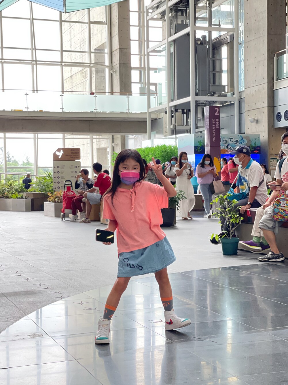 「NIKEのアイテム（スニーカー、その他）」を使った、YuriFannyKitさん（キッズ・120cm）の夏コーディネートの1枚目の写真