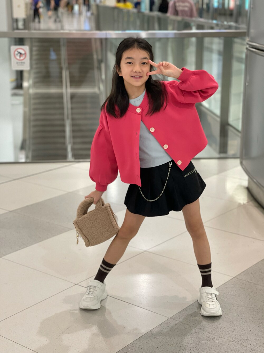 「GLOBAL WORKのアイテム（ノーカラージャケット、ピンク系）」を使った、YuriFannyKitさん（キッズ・130cm）の夏コーディネートの1枚目の写真