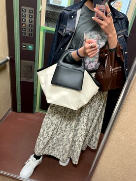 「グラフィックＴ」｜「アイテム（デニムジャケット）」を使った、🧸さん（レディース・163cm）の春コーディネート