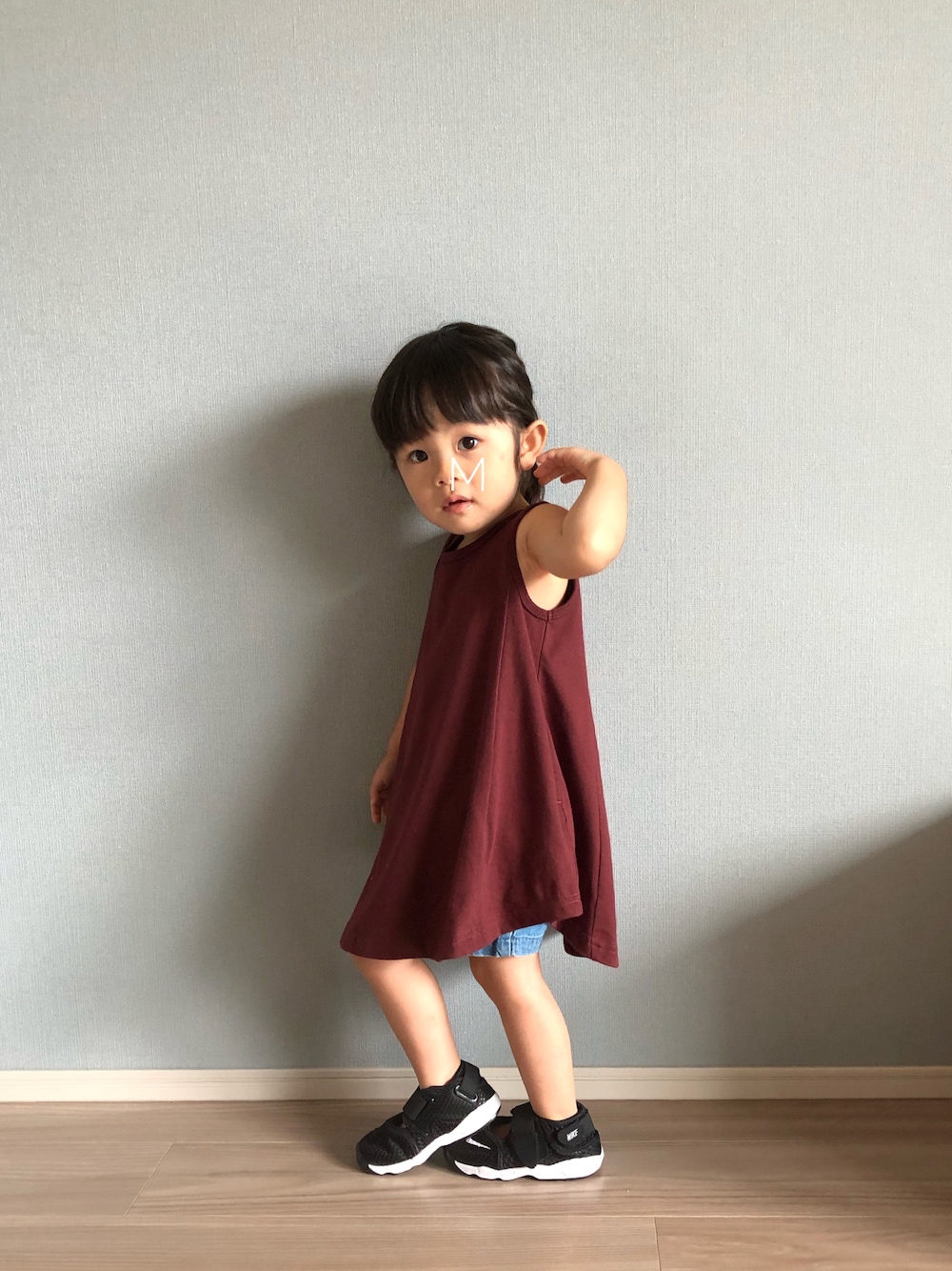 「2歳、2歳10ヶ月、ワンピース、タンクワンピース、ボルドー、ショートパンツ、エアリフト、NIKE、シンプルコーデ、プチプラ」｜「BRANSHESのノースリーブワンピース（ワンピース、ブラウン系）」を使った、★app@chi★さん（キッズ・120cm）の夏コーディネートの1枚目の写真
