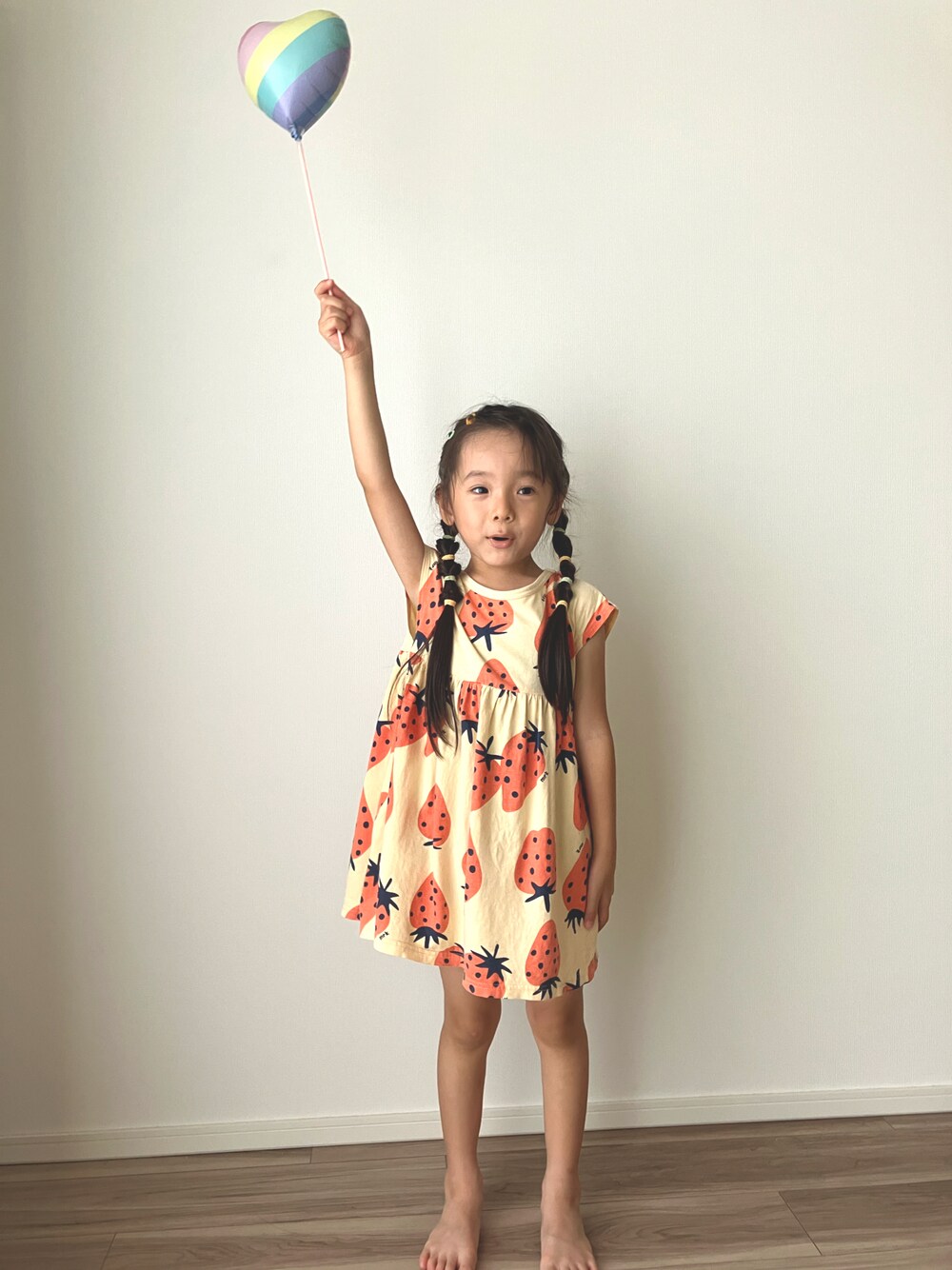 「夏コーデ、キッズコーデ、キッズファッション、4歳、ワンピース」｜「maarookのアイテム（ワンピース、イエロー系）」を使った、oririiiiiさん（キッズ・100cm）の夏コーディネートの1枚目の写真