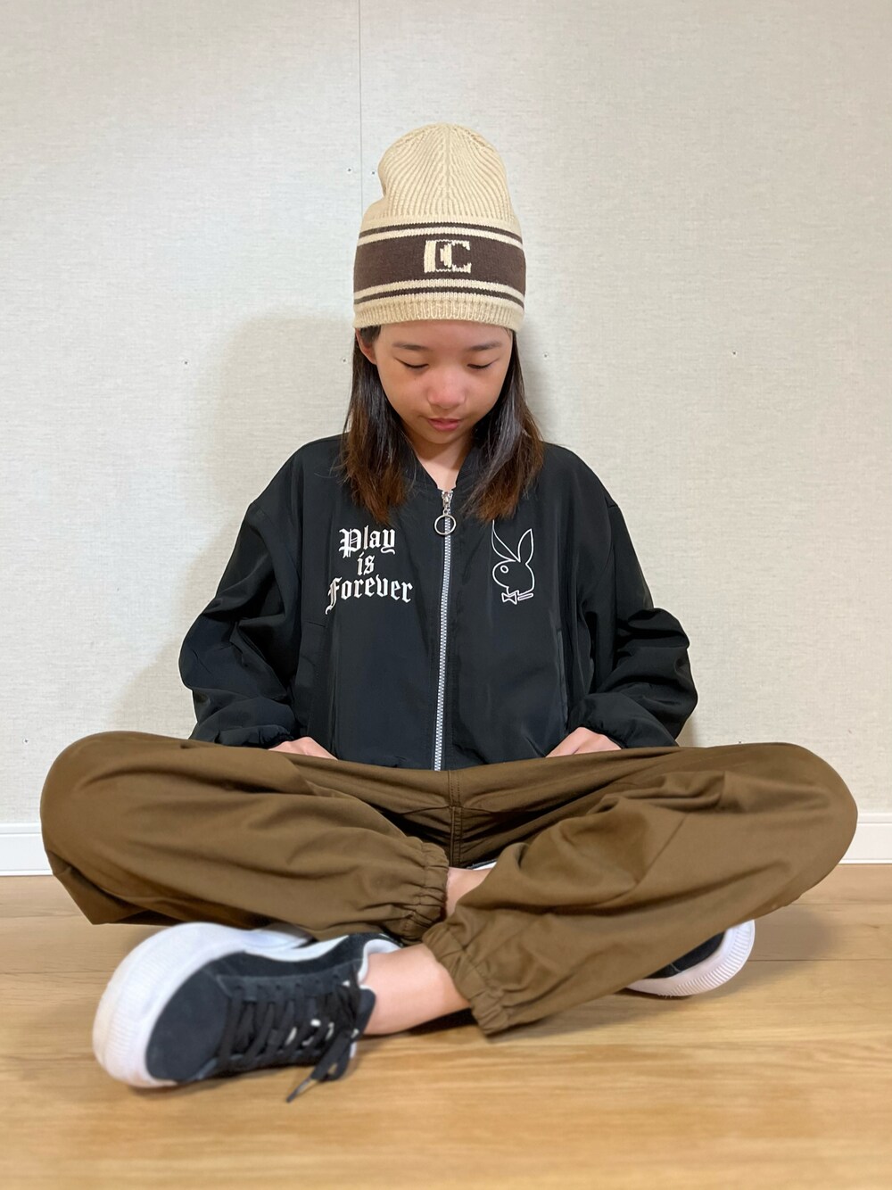 「ジャケットスタイル、ブルゾン、ブラウン、休日スタイル、カーゴパンツ、秋服まるっと大公開、秋コーデ、ストリート、ニット帽、GU、しまむら、プチプラ、秋冬コーデ」｜「SHEINのアイテム（ニットキャップ/ビーニー、ベージュ系）」を使った、naaaさん（キッズ・146cm）の秋コーディネートの1枚目の写真