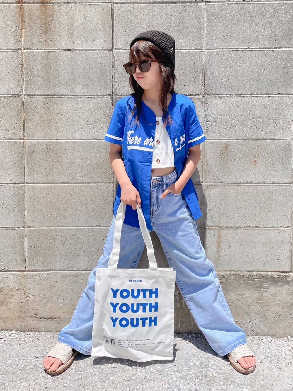 「夏コーデ、shein、ブルー、トートバッグ、デニムパンツ、サンダル、休日スタイル、カジュアルコーデ、セットアップ、ハイウエスト、シャツスタイル、サングラス、小学生、3年生、プチプラ」｜「SHEINのアイテム（トップス、ブルー系）」を使った、naaaさん（キッズ・133cm）の夏コーディネートの1枚目の写真