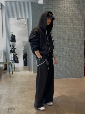 「Lui's（ルイス）のリラックス フードジップブルゾン（パーカー、ブラック系）」を使った、Ryu.さん（メンズ・172cm）の春コーディネート