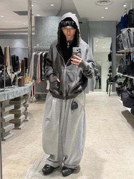 「ITTI（イッチ）のピグメントZIPフーディー ITTI exclusive for Lui's（パーカー、ブラック系）」を使った、Ryu.さん（メンズ・172cm）の春コーディネート