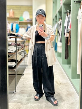 「肌見せ」｜「アイテム（スラックス）」を使った、Akihooooo!さん（レディース・153cm）の夏コーディネート