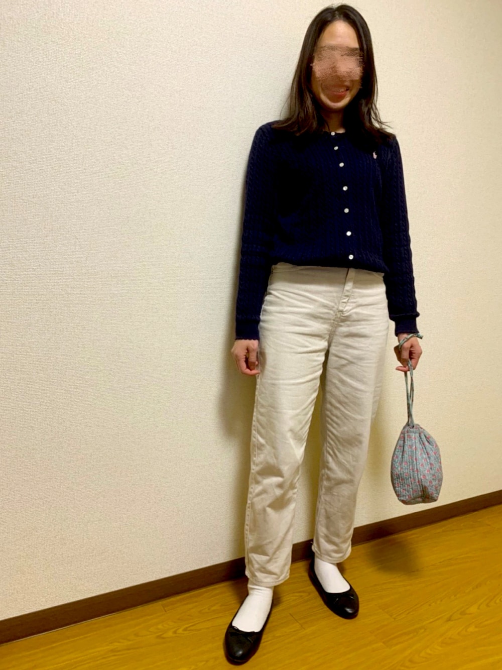 「大人コーデ、Ralph Lauren、ラルフローレン、パンツスタイル、バレエシューズ、BMINGLIFESTOREbyBEAMS、H&M、カーディガン、ラルフローレンキッズ、休日スタイル、いいね、save、フォローお願いします🤑、ootd、大人カジュアル、白ソックス、ラクチンコーデ」｜「POLO RALPH LAURENのアイテム（カーディガン/ボレロ、ブラック系）」を使った、hico_chanさん（レディース・155cm）の冬コーディネートの1枚目の写真