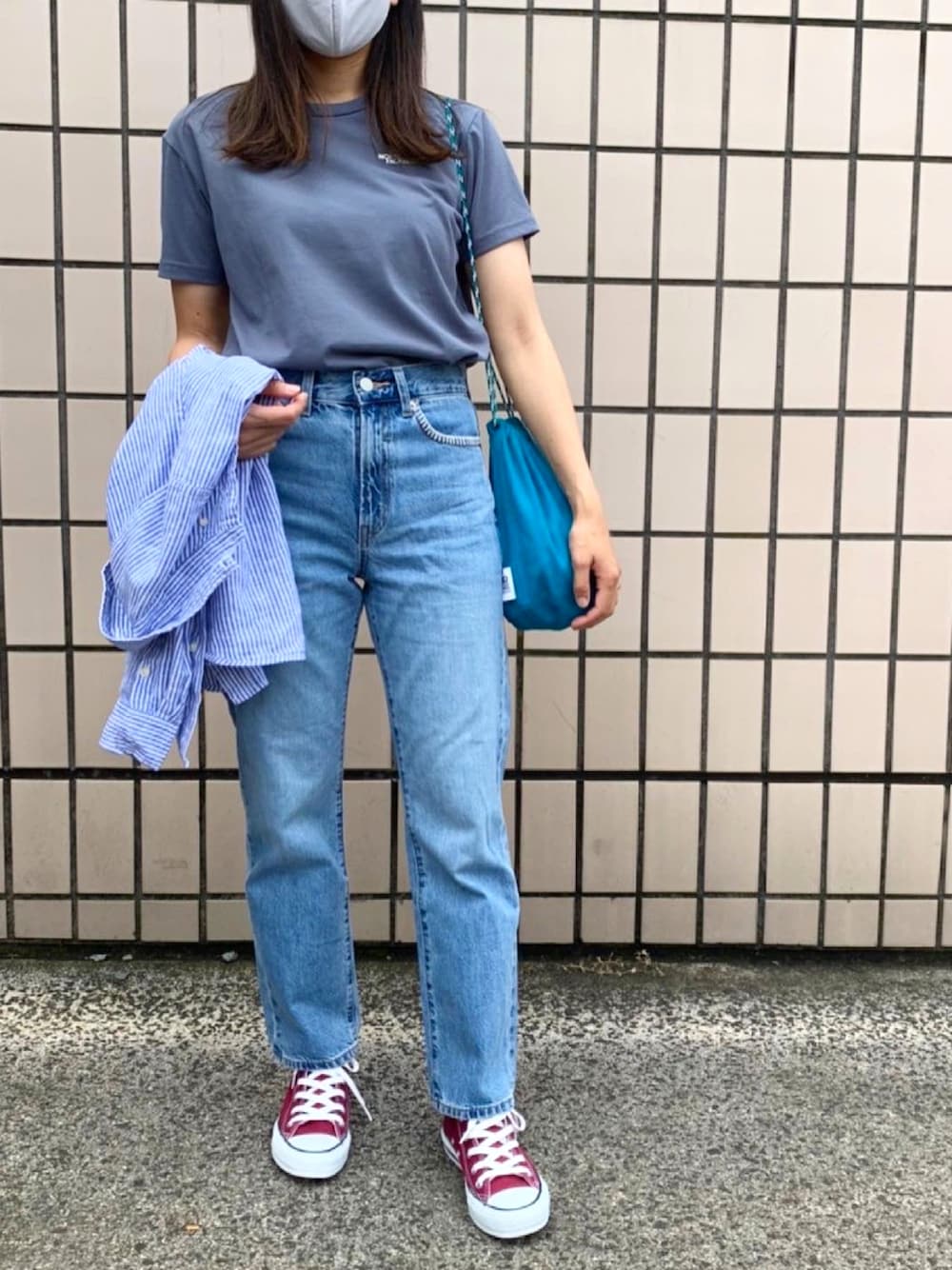 「THE NORTH FACE、デニムコーデ、デニム、ユニクロ、UNIQLO、JW Anderson x UNIQLO、コンバース、converse、ロンハーマン、Ron Herman、ハイカットスニーカー、Tシャツコーデ」｜「THE NORTH FACEのアイテム（Tシャツ/カットソー、ブルー系）」を使った、hico_chanさん（レディース・155cm）の夏コーディネートの1枚目の写真