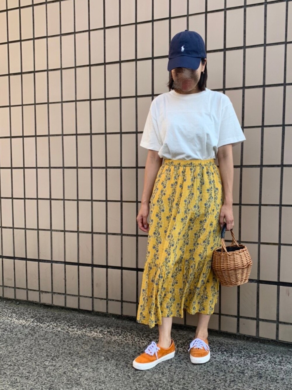 「夏コーデ、シンプル、おしゃれさんと繋がりたい、ootd、VANS、かごバッグ、大人コーデ、花柄、秋コーデ、スカート、Ralph Lauren、キャップ」｜「POLO RALPH LAURENの【POLO RALPHLAUREN/ポロ ラルフローレン】 ワンポイントポニー刺繍 コットンベースボールキャップ（キャップ、ブルー系）」を使った、hico_chanさん（レディース・155cm）の夏コーディネートの1枚目の写真