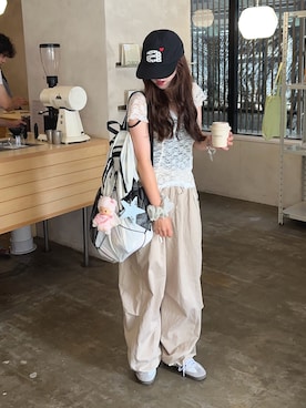 「aeae（エーイーエーイー）のDOT SMALL LETTER NYLON CAP（キャップ、ブラック系）」を使った、senaさん（レディース・158cm）の夏コーディネート