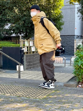 「アイテム（カーゴパンツ、ブラウン系）」を使った、r.nさん（メンズ・171cm）の冬コーディネート