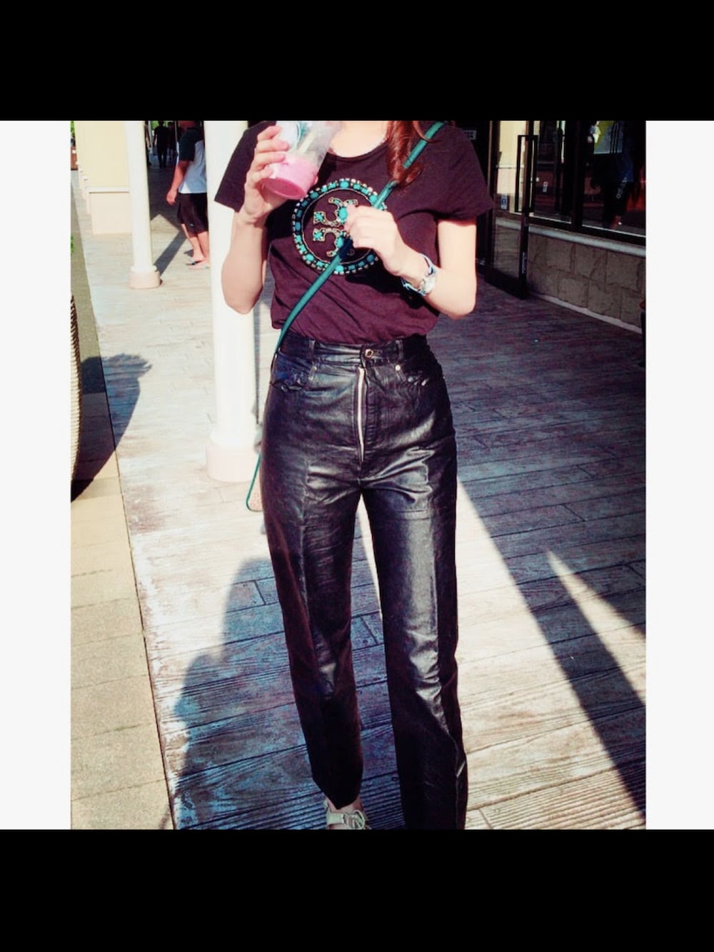 「TORY BURCHのアイテム（トップス、ブラック系）」を使った、ellieさん（レディース・162cm）の秋コーディネートの1枚目の写真