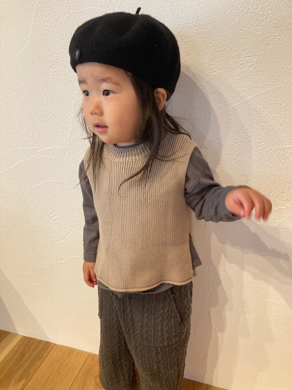 「SOFT SEOUL(韓国ブランド)のアイテム（ベスト、ベージュ系）」を使った、sakuuu.fuuuさん（キッズ・90cm）の春コーディネートの1枚目の写真