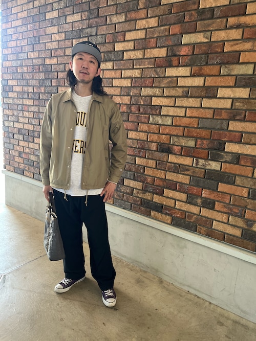 Supreme のナイロンジャケット（ベージュ系）を使った人気ファッション