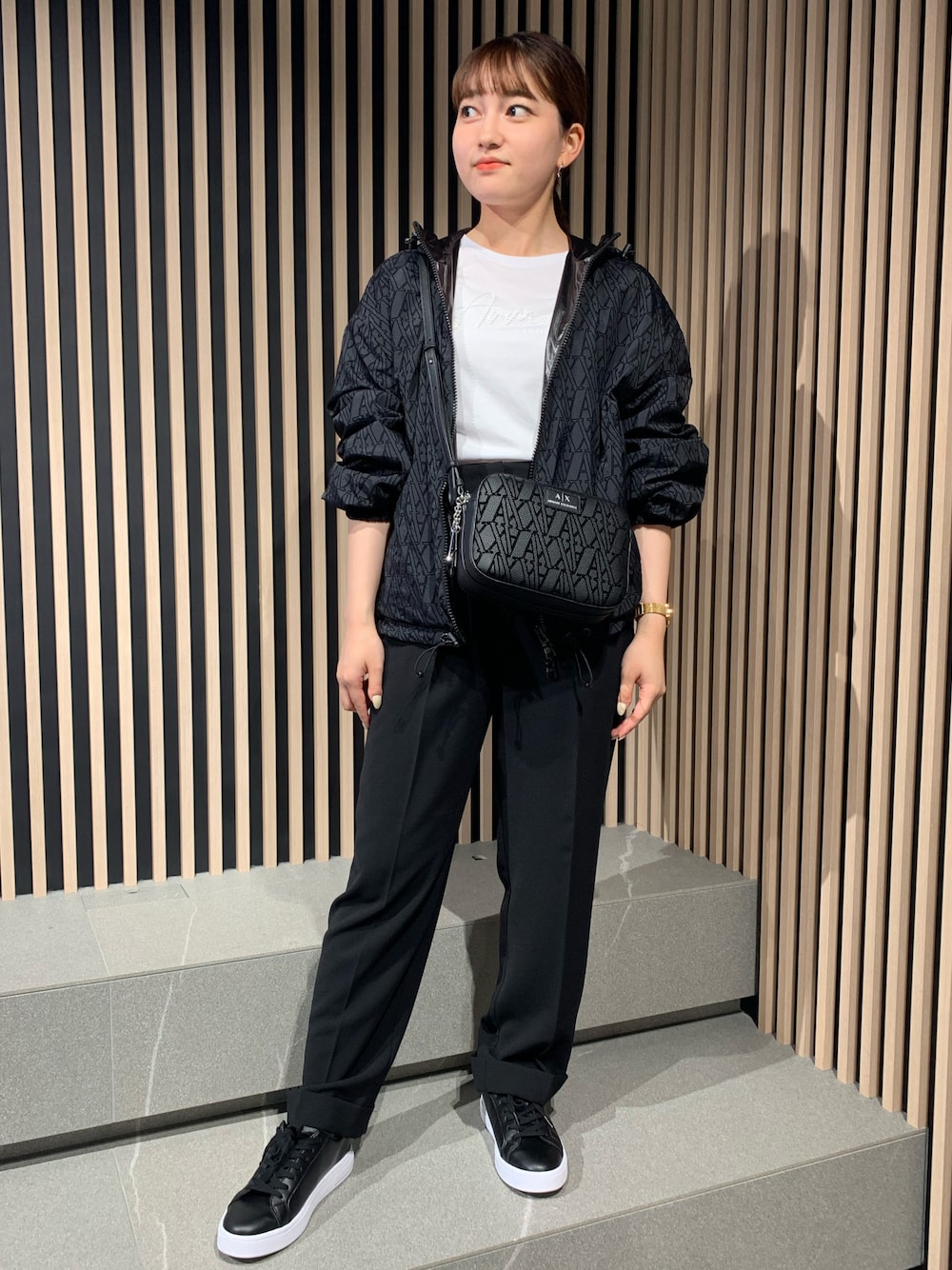 「AXCatStreet、AXchange、AXchanger、アルマーニエクスチェンジ」｜「ARMANI EXCHANGEの【A|X アルマーニ エクスチェンジ】AXロゴ　半袖クルーネックTシャツ/SLIM（Tシャツ/カットソー、ホワイト系）」を使った、myuさん（レディース・157cm）の冬コーディネートの1枚目の写真