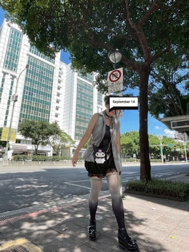 「アイテム（ベスト、シルバー系）」を使った、2025emoさん（レディース・165cm）の秋コーディネート