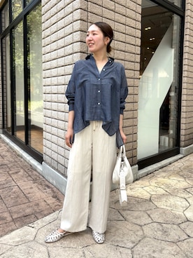 「Jena espace merveilleux（ジェナ　エスパスメルヴェイユ）の【程よい抜け感】シアーデニムシャツ（シャツ/ブラウス、ブルー系）」を使った、つっちぃさん（レディース・168cm）の春コーディネート