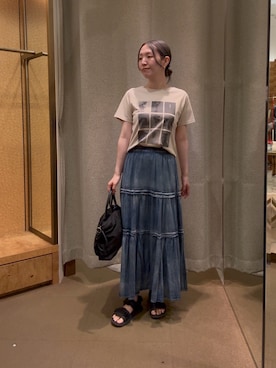 「Jena espace merveilleux(ジェナ エスパスメルヴェイユ)の〈7/22インスタライブご紹介アイテム〉マルチプリントT(Tシャツ/カットソー、ベージュ系)」を使った、つっちぃさん(レディース・168cm)の夏コーディネート