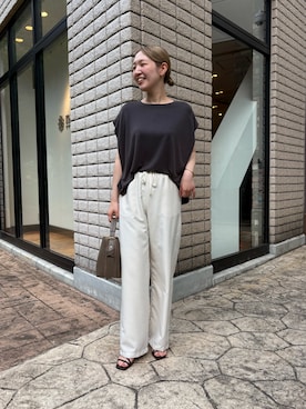 「Jena espace merveilleux(ジェナ エスパスメルヴェイユ)のプレート付きタックT(Tシャツ/カットソー、グレー系)」を使った、つっちぃさん(レディース・168cm)の夏コーディネート