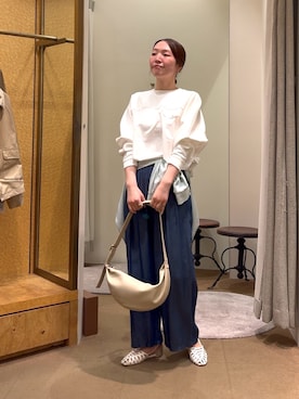 「Jena espace merveilleux（ジェナ　エスパスメルヴェイユ）の【1枚で様になる／ラクチン綺麗】フハク切替ダンボールカットソー（Tシャツ/カットソー、ホワイト系）」を使った、つっちぃさん（レディース・168cm）の春コーディネート