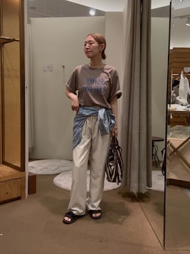 「Jena espace merveilleux(ジェナ エスパスメルヴェイユ)の〈7/17インスタライブご紹介アイテム〉【接触冷感】ロゴスムースTシャツ(Tシャツ/カットソー、ブラウン系)」を使った、つっちぃさん(レディース・168cm)の夏コーディネート
