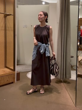 「Jena espace merveilleux(ジェナ エスパスメルヴェイユ)のピンタックワンピース(ワンピース、グレー系)」を使った、つっちぃさん(レディース・168cm)の夏コーディネート