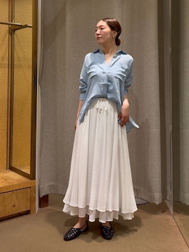 「Jena espace merveilleux（ジェナ　エスパスメルヴェイユ）の【程よい抜け感】シアーデニムシャツ（シャツ/ブラウス、ブルー系）」を使った、つっちぃさん（レディース・168cm）の春コーディネート