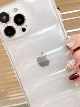 「アイテム（スマホケース/カバー）」を使った、emiemi0601さん（レディース・161cm）の秋コーディネート