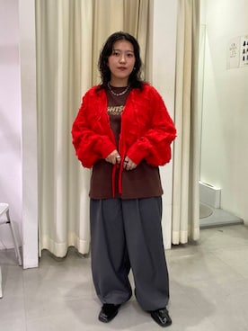 「KBF（ケイビーエフ）のペインタースラックス（スラックス）」を使った、園田愛さん（レディース・145cm）の秋コーディネート