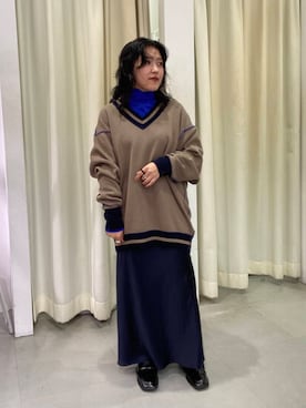 「KBF（ケイビーエフ）のサテンバイアススカート（スカート）」を使った、園田愛さん（レディース・145cm）の秋コーディネート