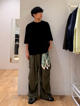 「SENSE OF PLACE by URBAN RESEARCH(センスオブプレイスバイアーバンリサーチ)のワイドカーゴパンツ(その他パンツ、グリーン系)」を使った、shinyaさん(メンズ・175cm)の夏コーディネート