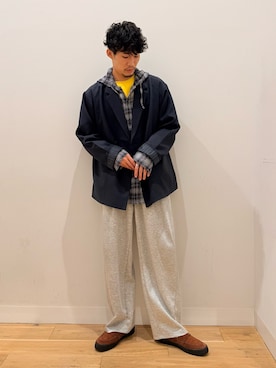 「SENSE OF PLACE by URBAN RESEARCH(センスオブプレイスバイアーバンリサーチ)のダンボールスウェットカーブパンツ(その他パンツ、グレー系)」を使った、shinyaさん(メンズ・175cm)の秋コーディネート