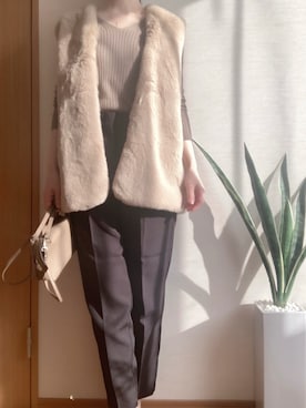 hachi23さんの「[金子麻貴さん着用][2023A/W COLLECTION]ミドルフェイクファーベスト」を使ったコーディネート