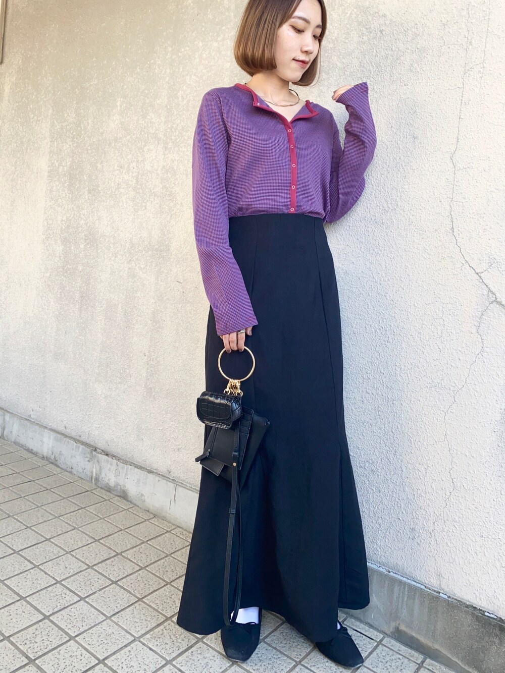 「プチプラコーデ、ボーダー、ミスティ ウーマン(mysty woman)、カーディガン、ショート丈トップス、マーメイドスカート、バレエシューズ、秋のコーデ、しまむら、パープル」｜「mysty womanのボーダーショートカットカーディガン（トップス、レッド系）」を使った、あくるんさん（レディース・156cm）の秋コーディネートの1枚目の写真