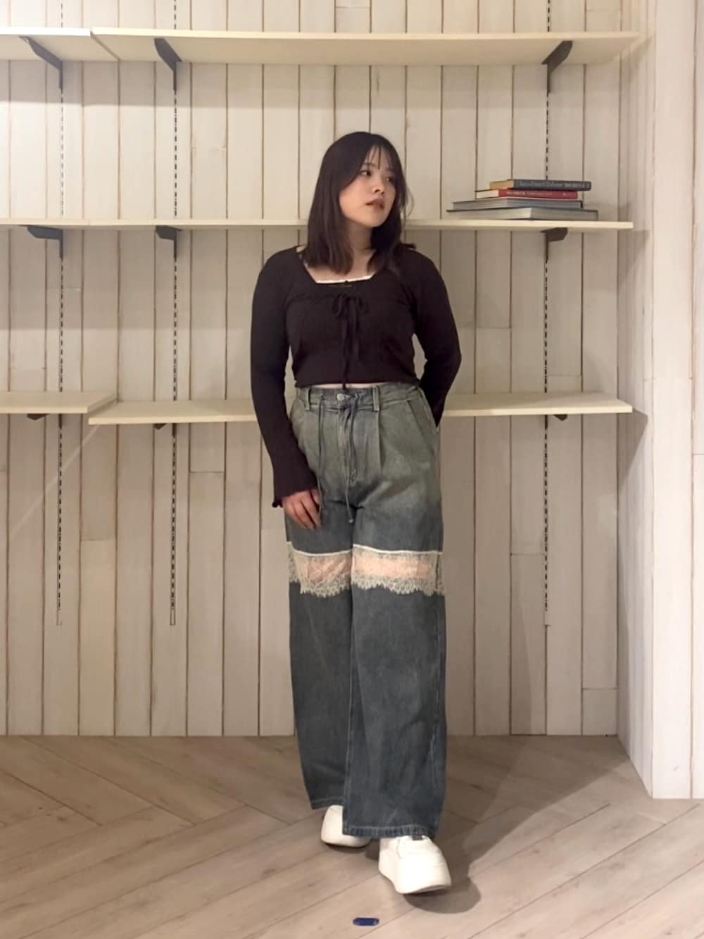 「秋っぽコーデ更新中、オトナカワイイ、大人コーデ、秋のコーデ、大人ガーリー、デニムコーデ、キレイめ、デート、レース、カジュアルガーリー、カジュアルスタイル、カジュアルコーデ、秋コーデ、オリーブ デ オリーブ(OLIVE des OLIVE)」｜「OLIVE des OLIVEのパターンメッシュボレロアンサンブル（アンサンブル、ブラウン系）」を使った、ainoさん（骨格ウェーブ・レディース・155cm）の秋コーディネートの1枚目の写真