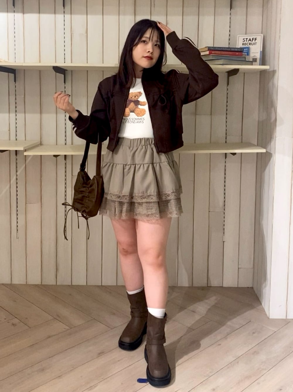 「お出かけコーデ、秋服コーデ、スカートスタイル、ブラウンコーデ、ブラウン、ワントーンコーデ、ショートブーツ、ガーリーコーデ、オトナ女子、大人ガーリー、トラックジャケット、オリーブ デ オリーブ(OLIVE des OLIVE)」｜「OLIVE des OLIVEのリボントラックジャケット　1042070070（スウェット、ブラウン系）」を使った、ainoさん（骨格ウェーブ・レディース・155cm）の秋コーディネートの1枚目の写真