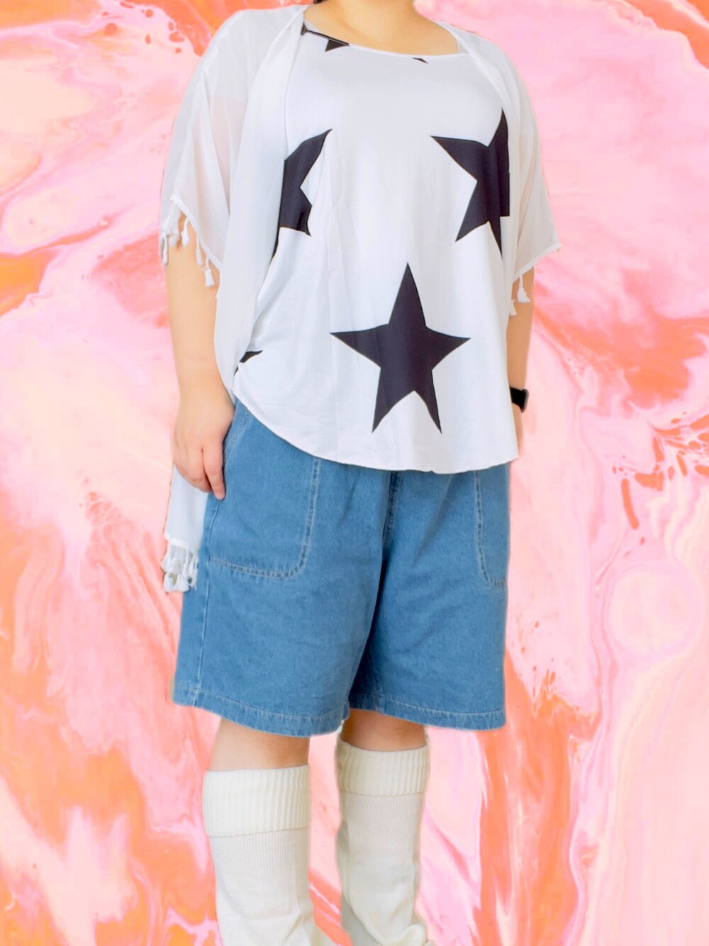 「shein、SHEIN、SHEINコーデ、星柄、デニムショートパンツ、ルーズソックス、レッグウォーマー、好きな服を着隊、ぽっちゃり、ぽっちゃりコーデ、ぽっちゃりでもおしゃれしたい！、ぽっちゃり女子、デブでもオシャレ、でぶ、大きいサイズ」｜「SHEINのアイテム（カーディガン/ボレロ、ホワイト系）」を使った、PSYCHOｻｲｺちゃんさん（レディース・164cm）の秋コーディネートの1枚目の写真