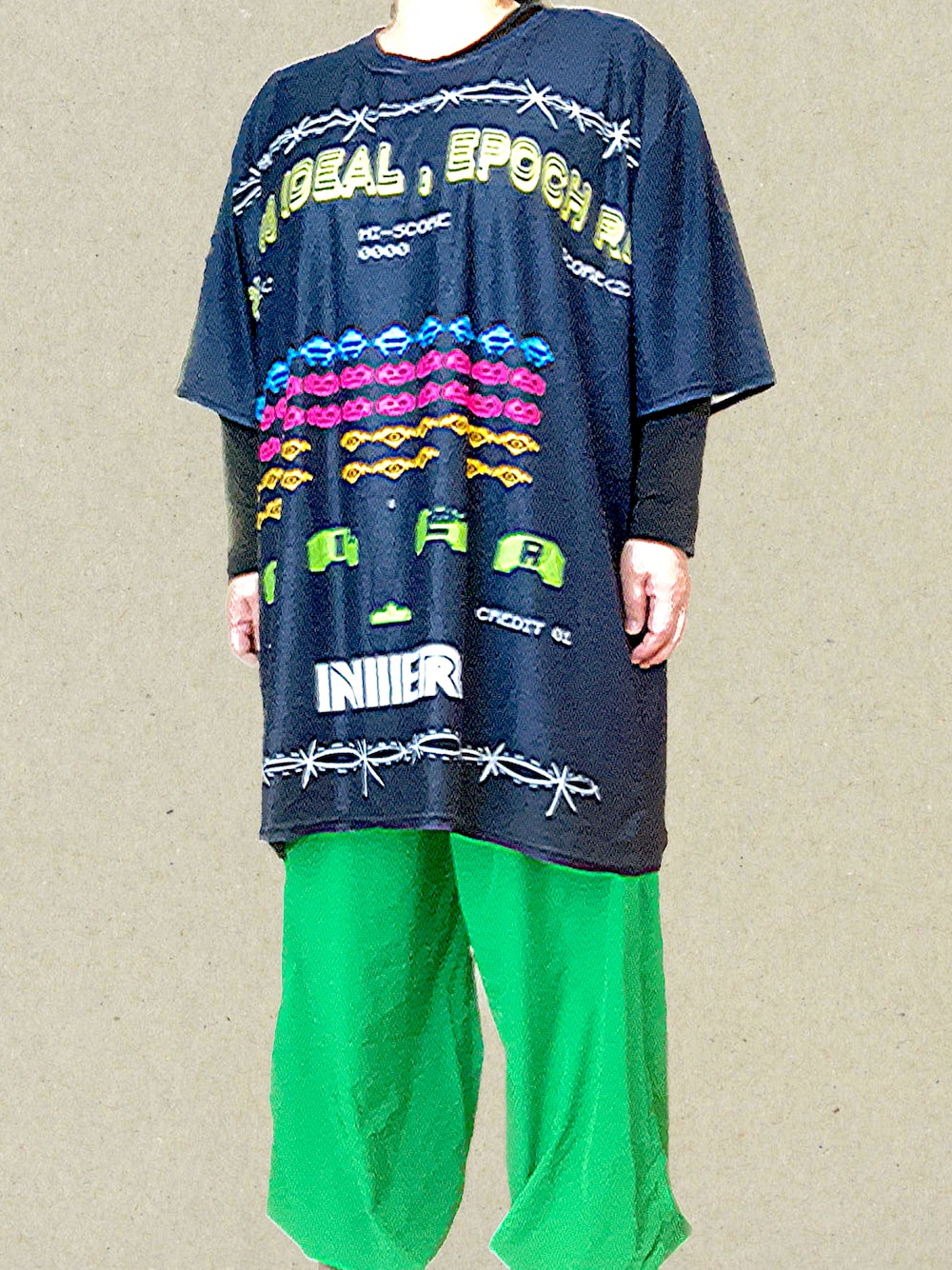 「休日コーデ、パンツスタイル、ビッグシルエット、ビッグT、NieR、NieR_tokyo、カラーパンツ、グリーンパンツ、shein、SHEIN、シーイン、アラフォー、着たいものを着る、年齢不詳、ぽっちゃり」｜「NieR ClothingのNieR Clothing BIG TEE【インベーダー】（Tシャツ/カットソー、ブラック系）」を使った、PSYCHOｻｲｺちゃんさん（レディース・165cm）の春コーディネートの1枚目の写真