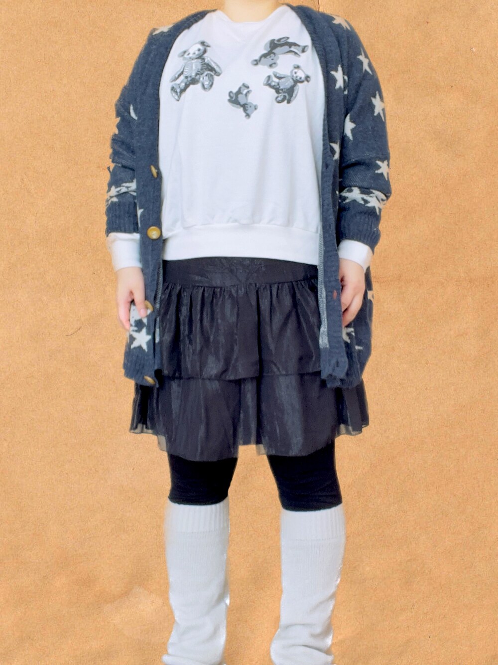 「大人カジュアル、休日コーデ、年齢不詳、アラフォー、オシャレウォーカー、osharewalker、ドラッグハニー、DrugHoney、shein、SHEIN、シーイン、ぽっちゃり、ぽっちゃりコーデ、ぽっちゃりでもおしゃれしたい！、デブでもオシャレ」｜「osharewalkerのオシャレウォーカー スターVネックニットカーディガン（カーディガン/ボレロ、グレー系）」を使った、PSYCHOｻｲｺちゃんさん（レディース・164cm）の冬コーディネートの1枚目の写真