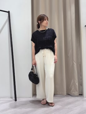 「Jena espace merveilleux(ジェナ エスパスメルヴェイユ)の〈7/22インスタライブご紹介アイテム〉シャーリングブラウス(シャツ/ブラウス、ブラック系)」を使った、monchankhさん(レディース・149cm)の夏コーディネート