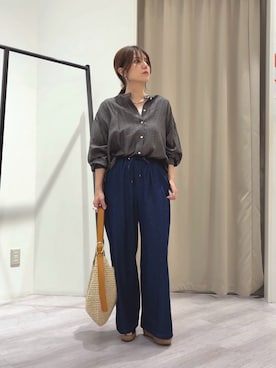 「Jena espace merveilleux(ジェナ エスパスメルヴェイユ)のバックギャザーシアーシャツ(シャツ/ブラウス、グレー系)」を使った、monchankhさん(レディース・149cm)の夏コーディネート