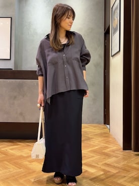 「Jena espace merveilleux（ジェナ　エスパスメルヴェイユ）の【ドライタッチ/通気性◎】バックシャーリングシャツ（シャツ/ブラウス、グレー系）」を使った、monchankhさん（レディース・149cm）の春コーディネート