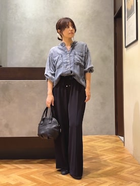 「Jena espace merveilleux(ジェナ エスパスメルヴェイユ)のバックギャザーデニムシャツ(シャツ/ブラウス、ブルー系)」を使った、monchankhさん(レディース・149cm)の夏コーディネート