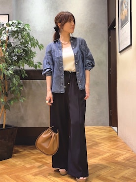 「Jena espace merveilleux(ジェナ エスパスメルヴェイユ)の【待望のサイズ展開!シリーズ累計販売枚数1万枚突破!】テンセルデニムシャツ(シャツ/ブラウス、ブルー系)」を使った、monchankhさん(レディース・149cm)の夏コーディネート